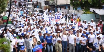 Liz Mieses realizó  mano a mano junto a su equipo de trabajo en Manganagua