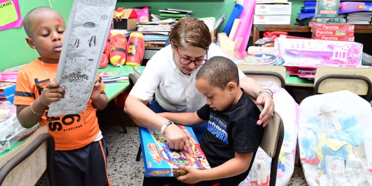 CESAC lidera jornada de acción cívica en Brisas de Caucedo, Boca Chica
