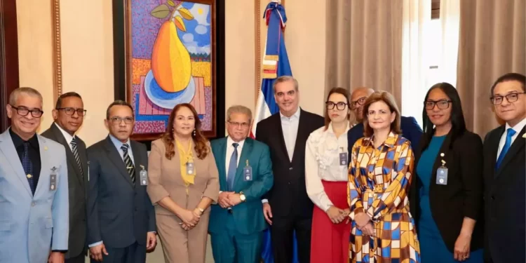 Diálogo entre Luis Abinader y el CMD avanza