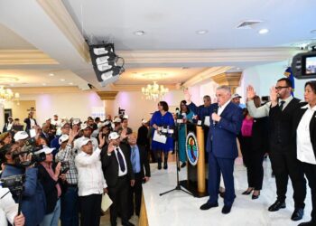 Miguel Vargas plantea desarrollar una política distinta a beneficio de dominicanos en el exterior