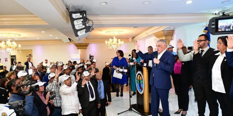 Miguel Vargas plantea desarrollar una política distinta a beneficio de dominicanos en el exterior