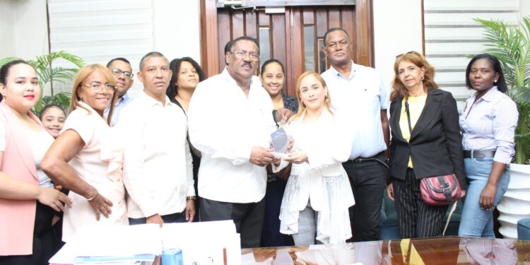 Junta de vecinos sector Mejoramiento Social reconoce al Dr. Edisson Féliz Féliz