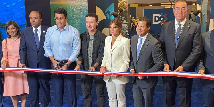 El ministro de Turismo David Collado, dio inicio en Miami a TradeShow o Exposición Comercial de Turismo 2024