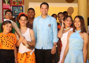 Estudiantes de la Regional 15 sobresalen con su talento y creatividad en la gran Gala de la Modalidad en Artes