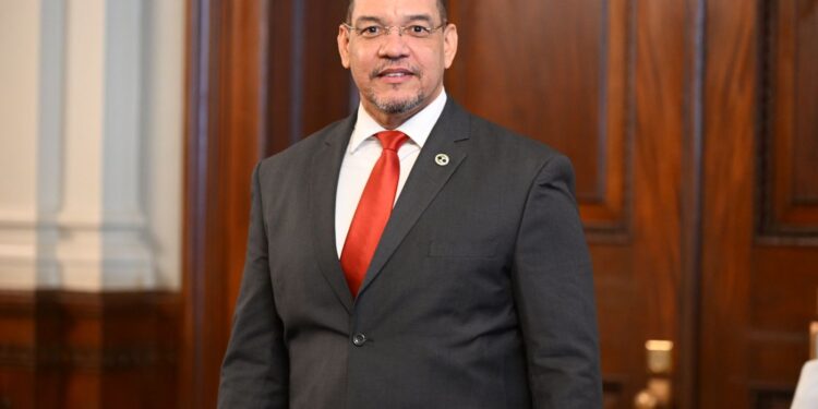 Director de Defensa Pública y AIDEF se unen en la OEA para elevar estándares de justicia en las Américas"