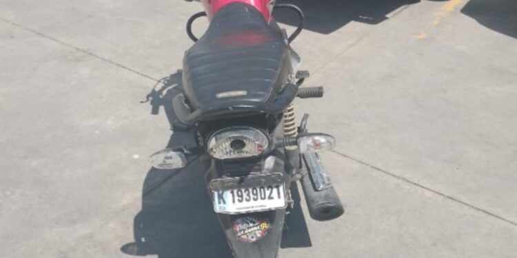 Policía apresa a hombre por robo de motocicleta en Los Guaricanos