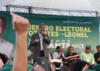 Leonel inicia encuentros barriales con delegados que estarán en las urnas