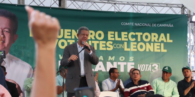 Leonel inicia encuentros barriales con delegados que estarán en las urnas
