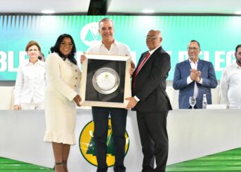 Abinader encabeza la celebración de la XLI Asamblea general de delegados de la Cooperativa Vega Real