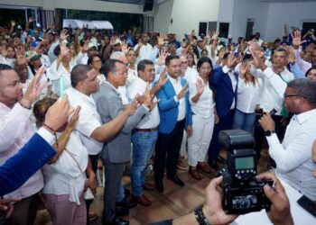 Junior Santos juramenta peledeistas mientras conforman el comando de campaña de Los Alcarrizos