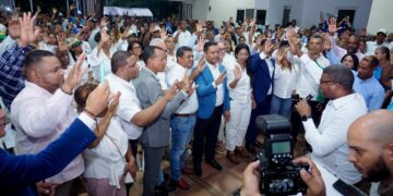 Junior Santos juramenta peledeistas mientras conforman el comando de campaña de Los Alcarrizos