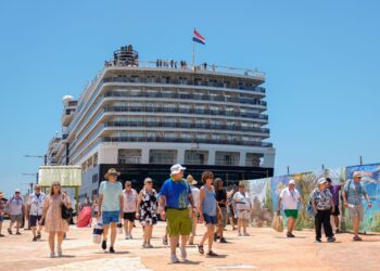 Sur Futuro trabaja junto al Ministerio de Turismo y los grupos locales en la recepción de los cruceristas que visitan Pedernales