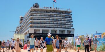 Sur Futuro trabaja junto al Ministerio de Turismo y los grupos locales en la recepción de los cruceristas que visitan Pedernales
