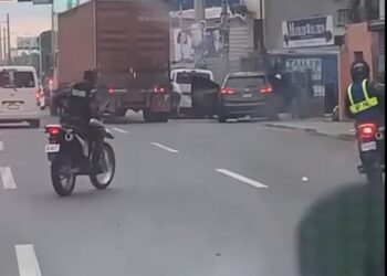 Dos heridos en tiroteo entre policías y delincuentes en plena autopista Las Américas