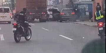 Dos heridos en tiroteo entre policías y delincuentes en plena autopista Las Américas