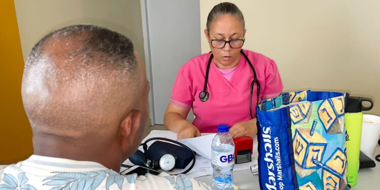 Fundación GBC lleva amplia jornada de salud gratuita a Santiago y Navarrete