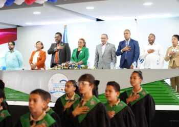 Ministro Hernandez reafirma directores de centros son clave para lograr un cambio en el resultado escolar