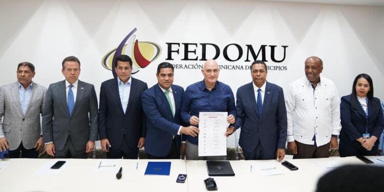 Fedomu, MEPyD y otras 8 entidades del estado forman mesa para la implementación Ley 368-22