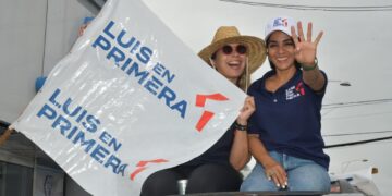 Movimiento "Luis en Primera" brinda apoyo masivo en marcha caravana del presidente Abinader en Hato Mayor y SPM