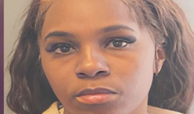 Arrestan a mujer por dejar a sus niños solos en casa para irse de vacaciones