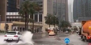 Intensas lluvias e inundaciones paralizaron el aeropuerto y las carreras de Dubái