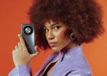 El HONOR Magic6 Lite desafía la resistencia a los golpes por caídas