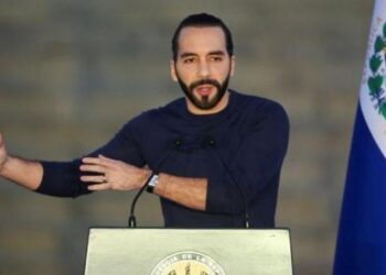 Bukele afirma que el BCIE "no ha cortado" la financiación a El Salvador