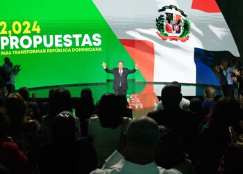 Leonel presenta programa de gobierno con 2,024 propuestas para transformar el país