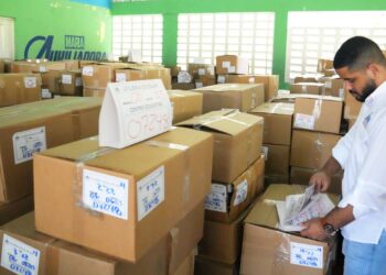 INABIE inició con éxito el traslado de uniformes y útiles del próximo año escolar para todos los estudiantes