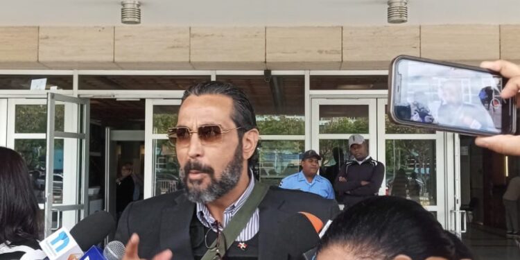 Empresario canadiense interpone querella contra Danilo Medina, Jean Alain y 127 personas más