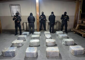 Capturan dos y ocupan 400 paquetes presumiblemente cocaína