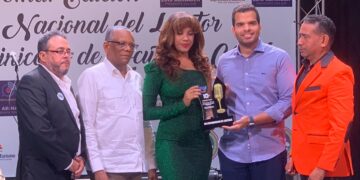 Candidato a diputado Vicente Sánchez recibe reconocimiento especial  en  Premio Nacional del Locutor 2024