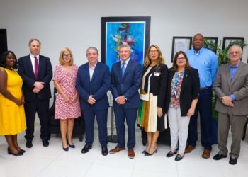 Porcella se reúne con ejecutivos de JetBlue y acuerdan afianzar esfuerzos para mejorar servicios a usuarios
