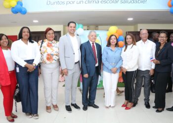 Viceministerio de Descentralización y Participación del MINERD realiza feria comunitaria y educativa
