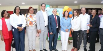 Viceministerio de Descentralización y Participación del MINERD realiza feria comunitaria y educativa