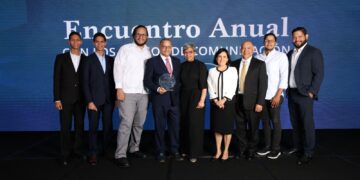 La Iglesia de Jesucristo de los Santos de los Últimos Días reconoció la labor y trayectoria periodística de Fausto Rosario