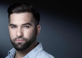 Cantante francés se disparó en el pecho tras probar su nueva arma