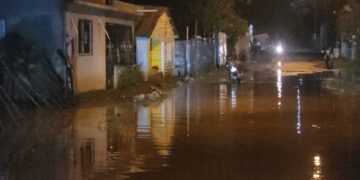 Fuertes lluvias provocan estragos en el barrio Las Flores en Dajabón