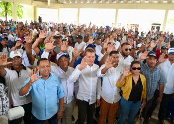 Diputado Lupe Núñez y su equipo político se juramentan en el PRM