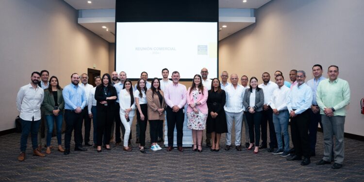 Santo Domingo Motors reconoce desempeño de sucursales y dealers