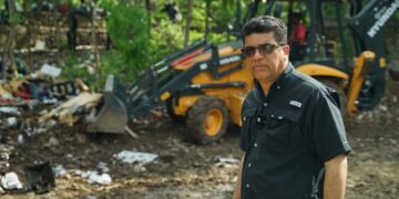 Dío Astacio encabeza jornada guerra contra la basura; más de 200 personas y varias brigadas están en operativo