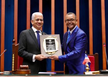 Ricardo de los Santos es reconocido por Asodoprom por sus aportes al desarrollo y progreso de RD