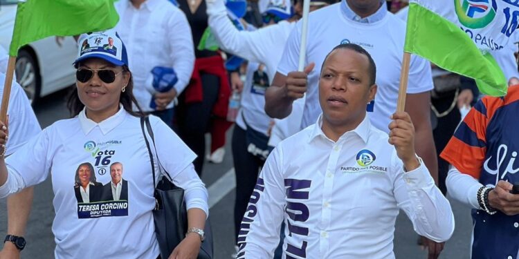 PPP se moviliza en calles de NY, juramenta miembros y realiza bandereo