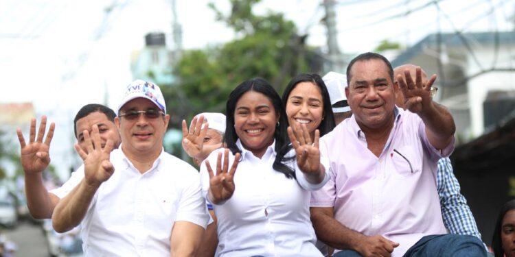Diputada Leyvi Bautista realiza exitosa caravana en Santo Domingo Oeste
