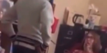 Indignación tras alumno abofetear a profesora frente a toda la clase