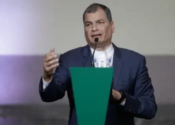 El expresidente de Ecuador Rafael Correa pide presionar a Quito para que permita la salida de Jorge Glas