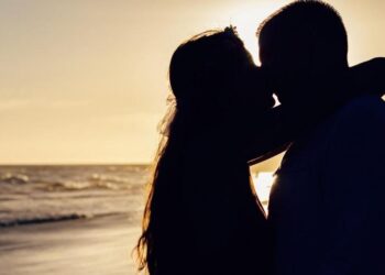 13 de abril Día Internacional del Beso