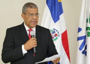 Funcionarios electos a cargos municipales no deben estar en nómina de instituciones