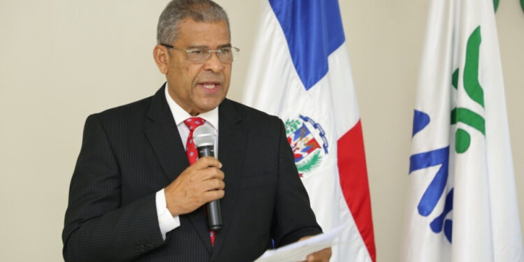 Funcionarios electos a cargos municipales no deben estar en nómina de instituciones