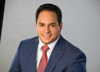 Candidato presidencial Luis Abinader designa a Manuel Conde como su representante ante JCE